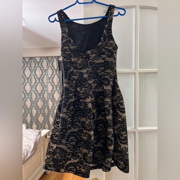 Beautiful dress for weddings. Embroidered. - Picture 2 of 2